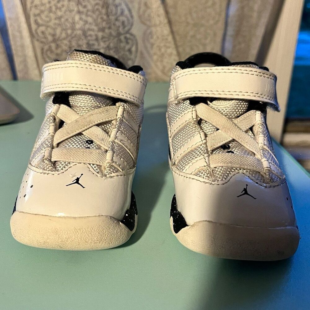 Jordan Unisex Baby Mid Top Colorblock Sneaker White/Black Hook & Loop